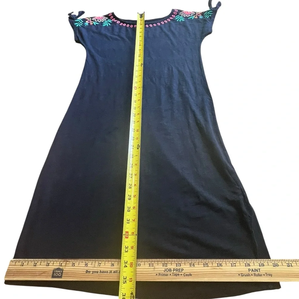 Talbots women’s size extra small Navy Top with Pink Embroidery